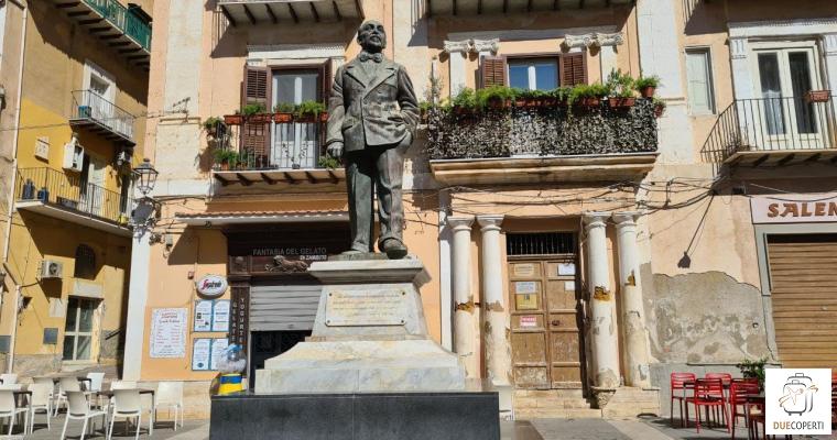 Statua di Pirandello - Porto Empedocle (AG) (IT)