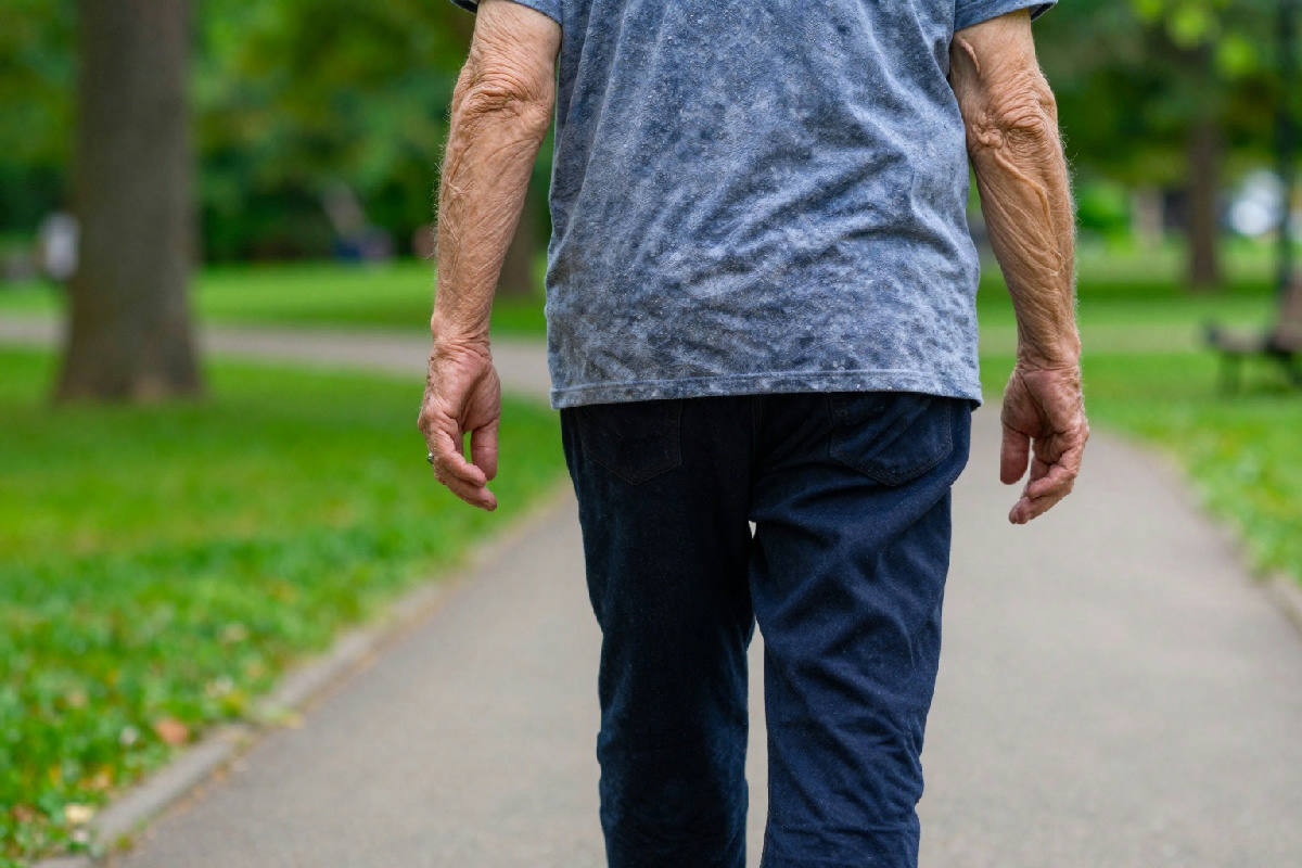 Camminare per un equilibrio duraturo: la distanza ideale dopo i 60 anni che cambia tutto