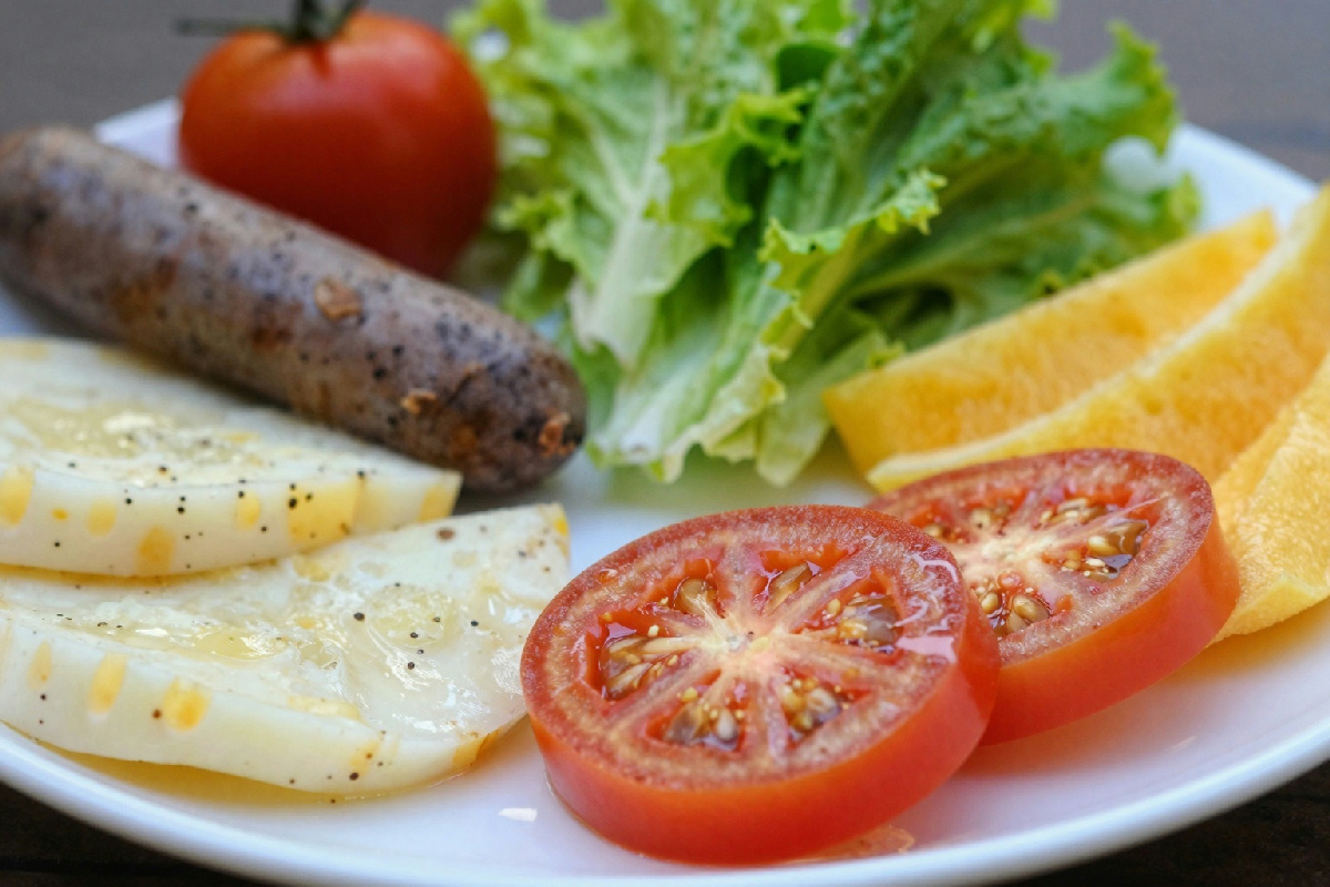 Cosa mettere nel piatto per tenere sotto controllo la glicemia: scelte vincenti a tavola